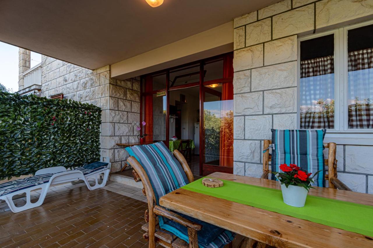 Apartments Mak Račišće Esterno foto