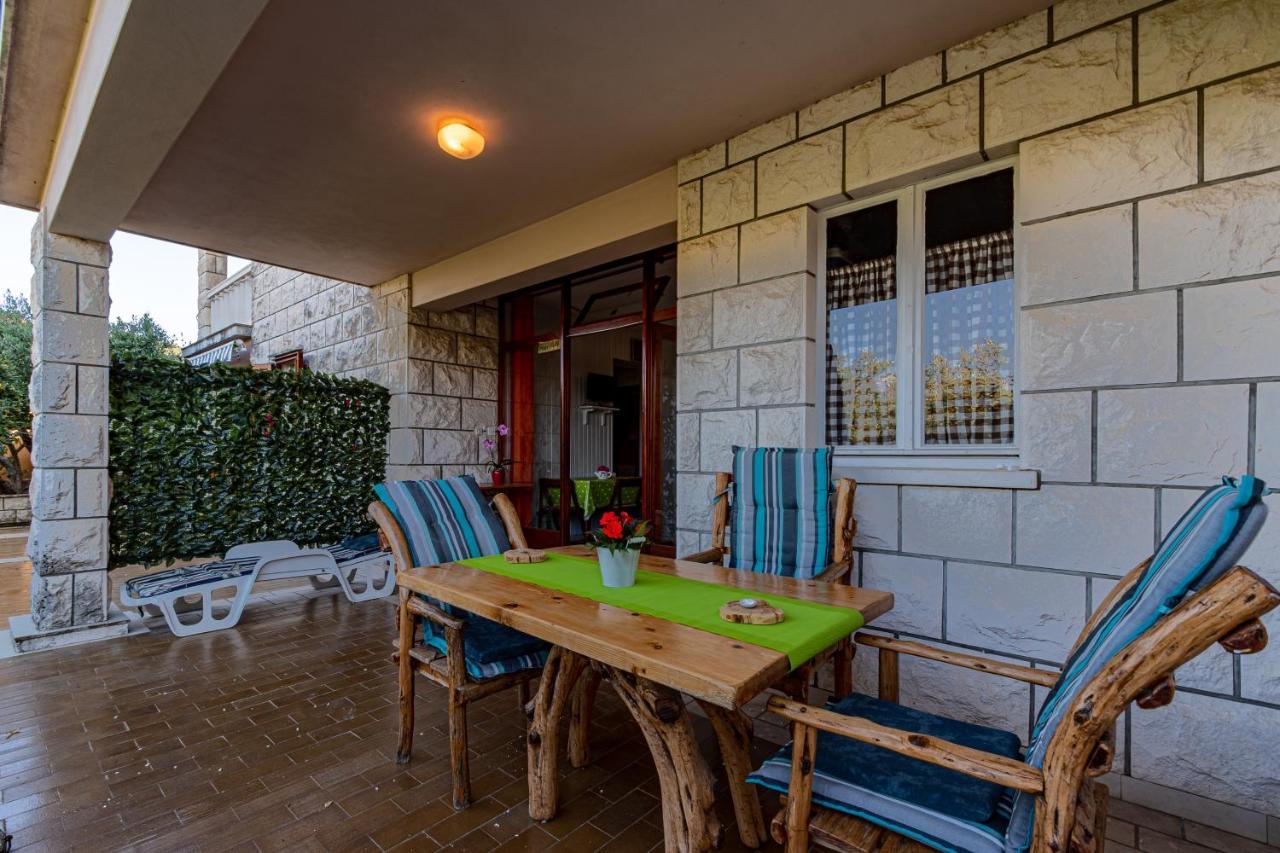 Apartments Mak Račišće Esterno foto